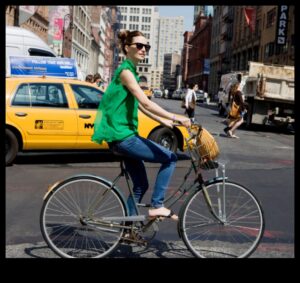 نمط ركوب الدراجات: مزج الموضة والوظيفة على الدراجات