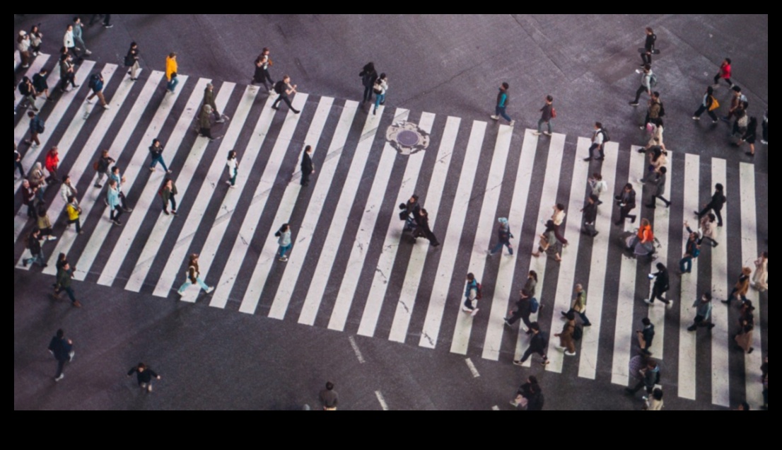 رحلة حضرية: التنقل في شوارع المدينة في جولات المشي المصحوبة بمرشدين