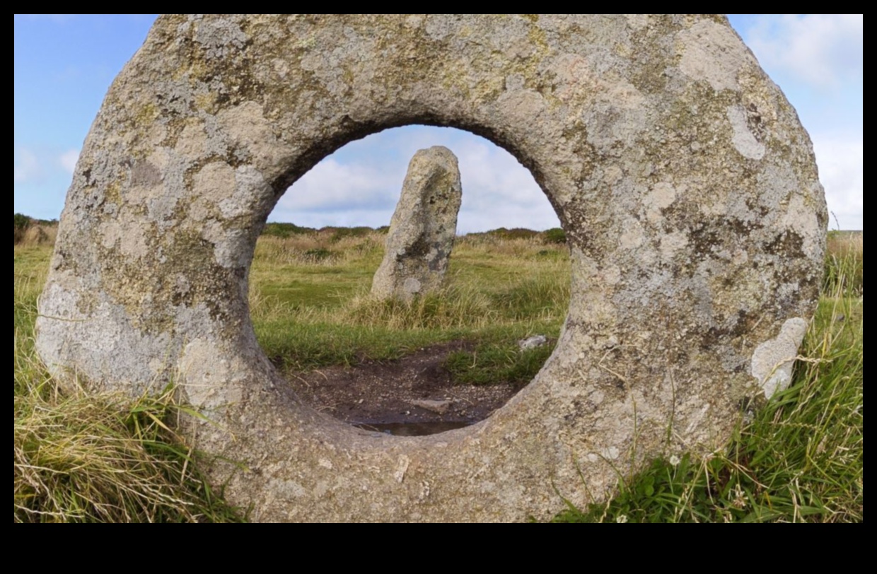 الحجارة الروحية: العناصر المقدسة في الفن الصخري في عصور ما قبل التاريخ