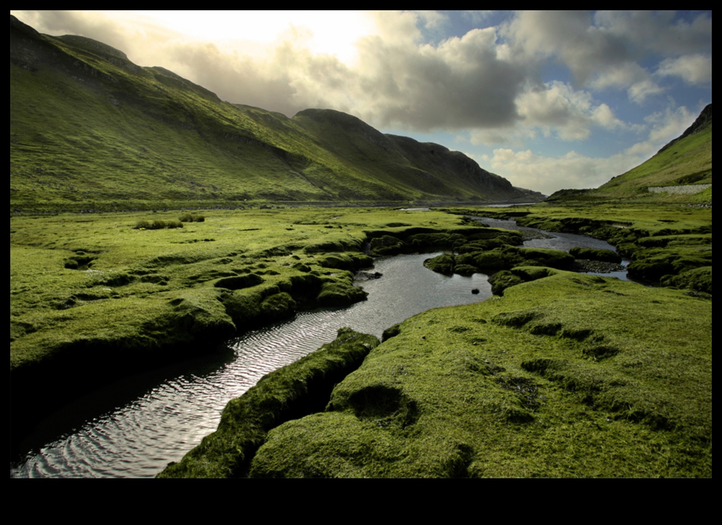 مناظر طبيعية ملحمية: رحلة بصرية عبر المناظر الطبيعية