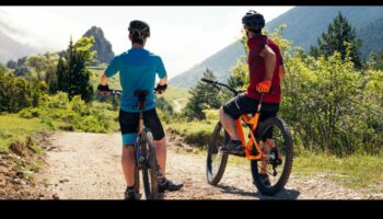 المستكشفون الصديقون للبيئة: مغامرات ركوب الدراجات للحفاظ على الطبيعة