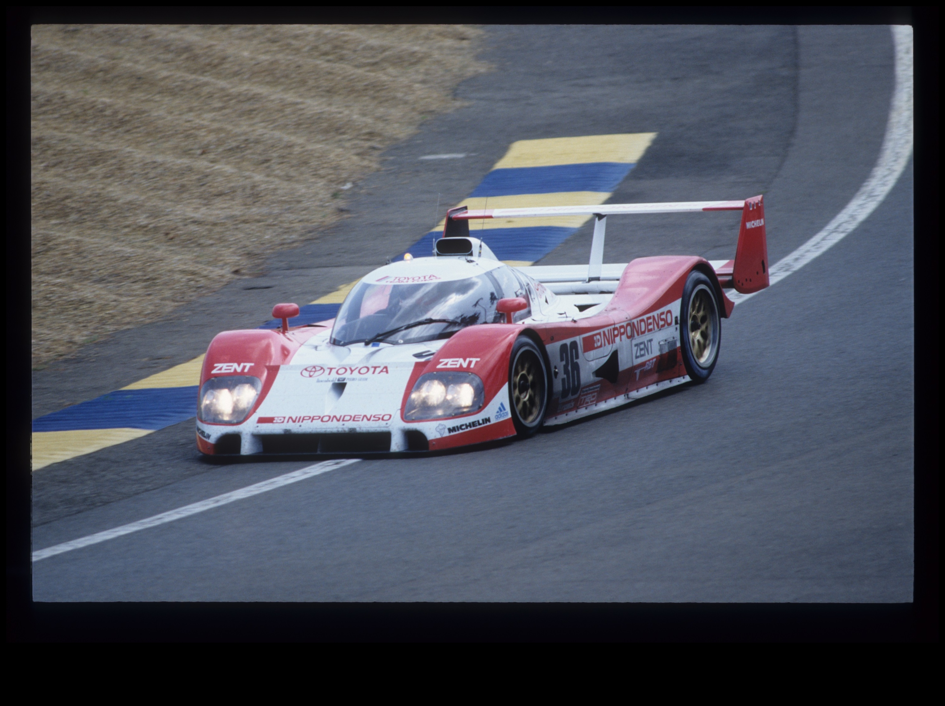 سيمفونية Trackside: الزئير اللحني لمحركات السيارات الرياضية