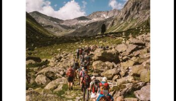 الرحلات التاريخية: الكشف عن الماضي سيرًا على الأقدام