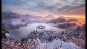 سيمفونية من المعالم السياحية: الشعر البصري في المناظر الطبيعية الآسرة والخالدة