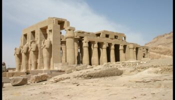 معابد طيبة: العجائب المعمارية في الفن المصري