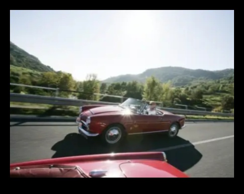 يقودها الحنين إلى الماضي: المركبات القديمة وفن السفر عبر الزمن